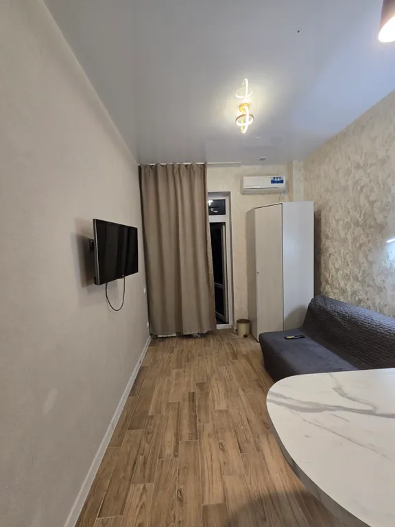 Уютная студия с индивидуальным входом и площадкой для отдыха