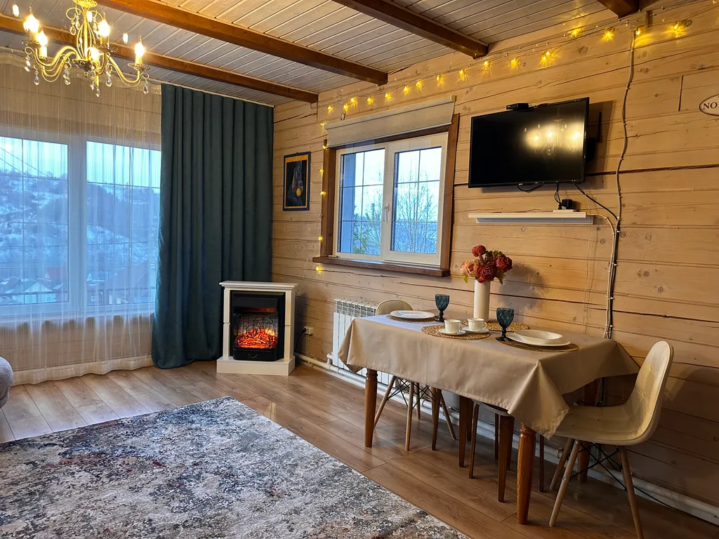 Домик в Горном Алтае с видом на горы