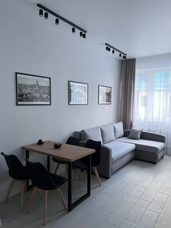 Центр города, квартира на набережной у Рыбной деревни