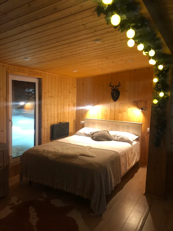 Новая вилла с горячей джакузи в террасе в черте города