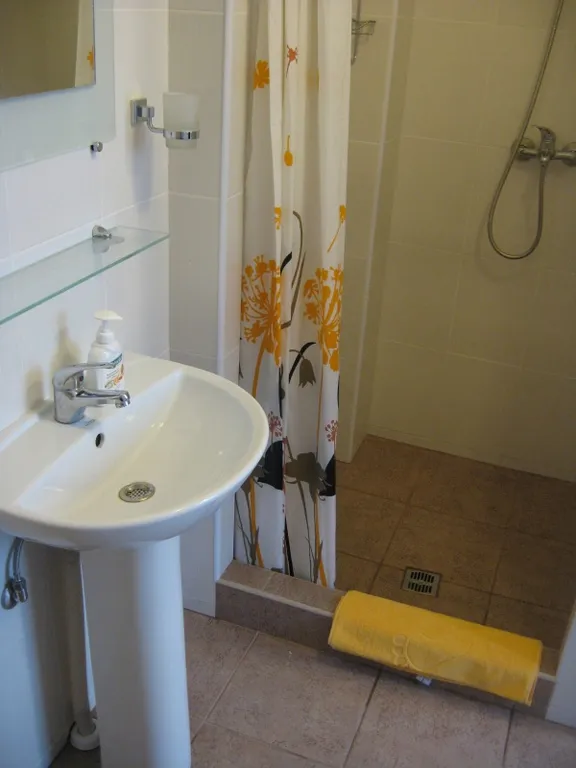 Коттедж Двухэтажный домик около набережной Ялты и Приморского пляжа — Ялта