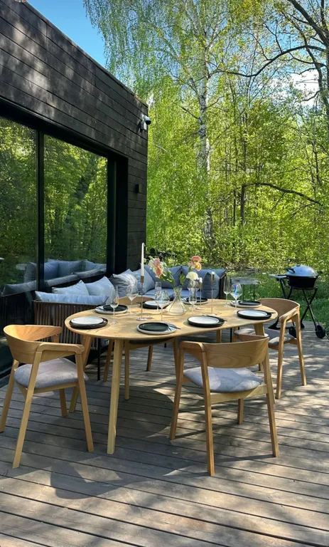 Премиальный дом с дизайнерским камином на дровах в лесу