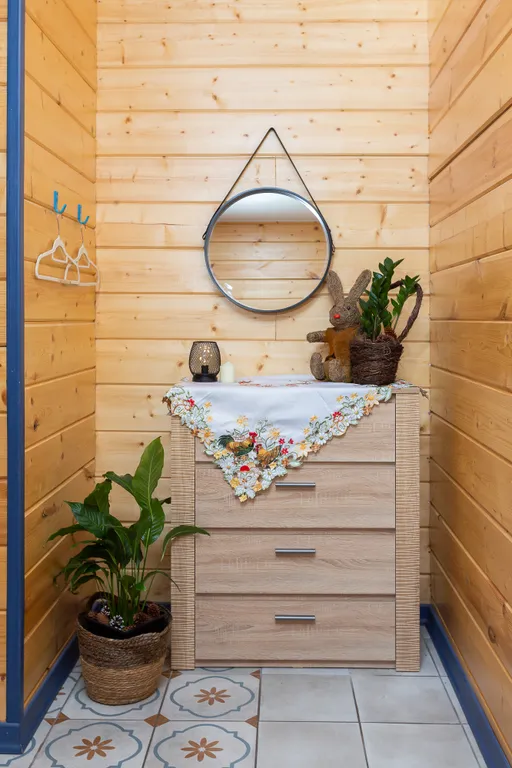 Дом с бассейном и сауной у леса