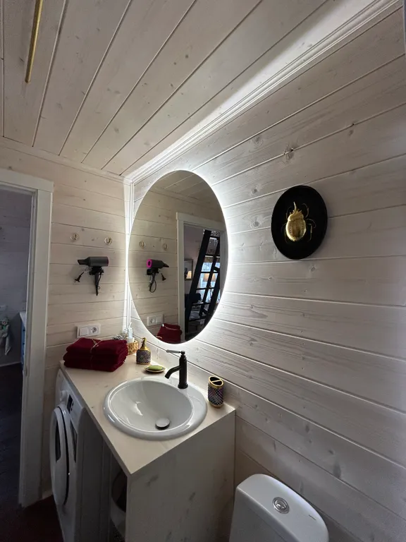 Голландский домик у леса