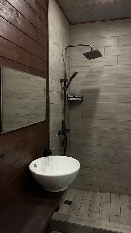 Уютный новый домик в лесу