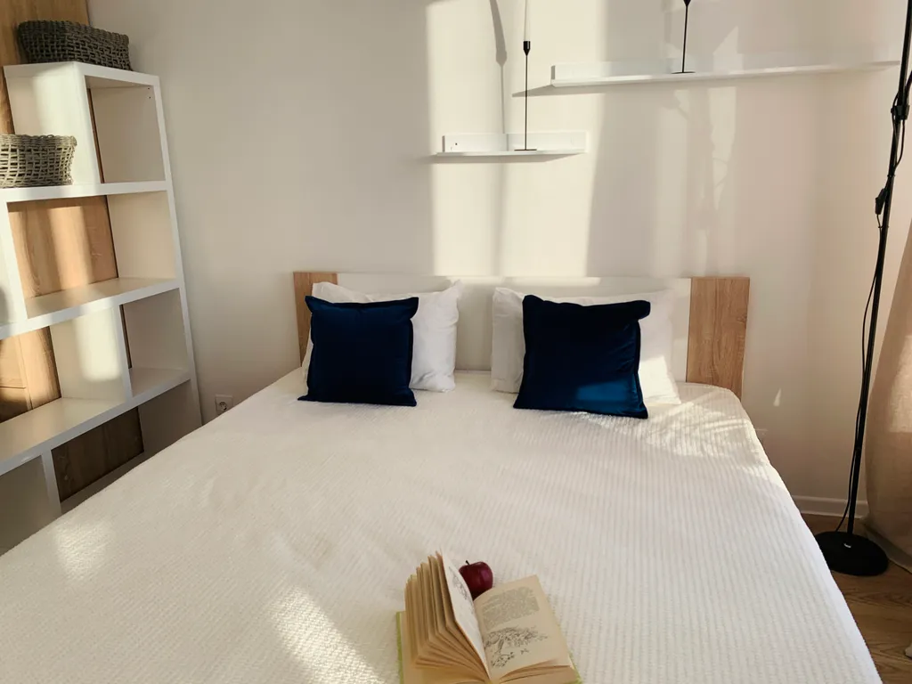 Светлая студия с видом на закат