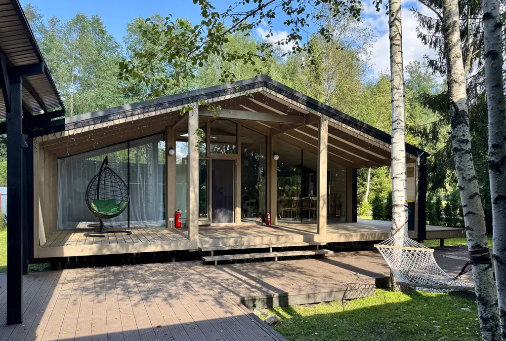 Коттедж Дом с верандой в лесу (3 спальни) — Дубна