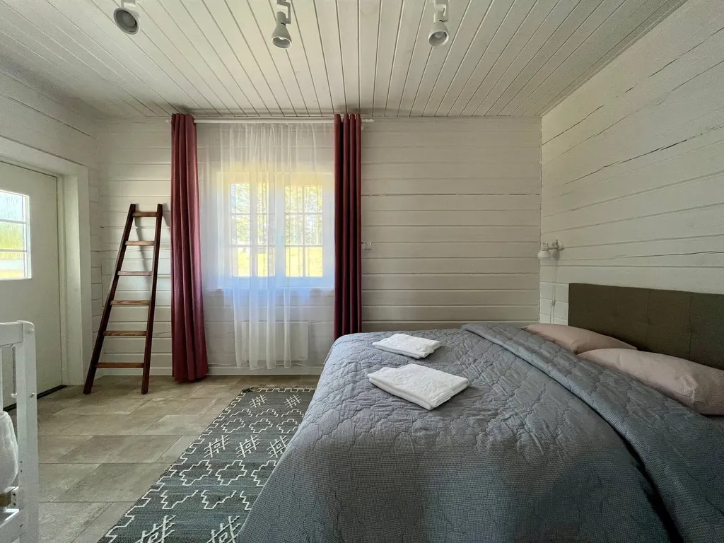 Уютный коттедж N8 с сауной и камином на озере Лунном