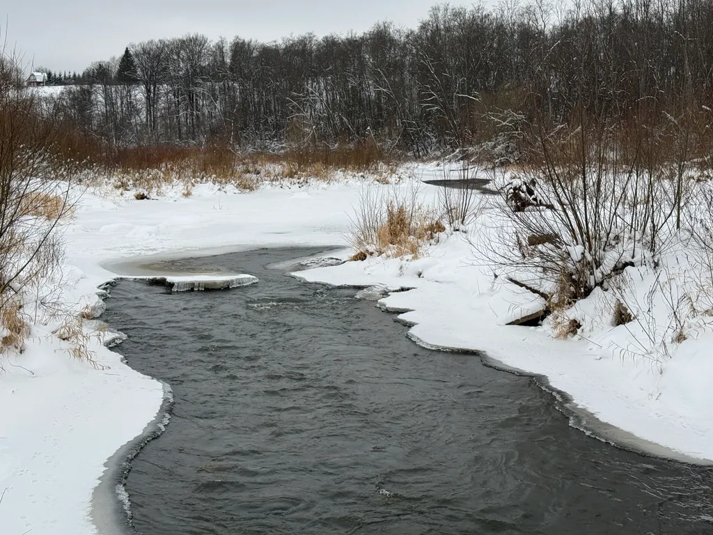 Глэмпинг у peки Bолoста