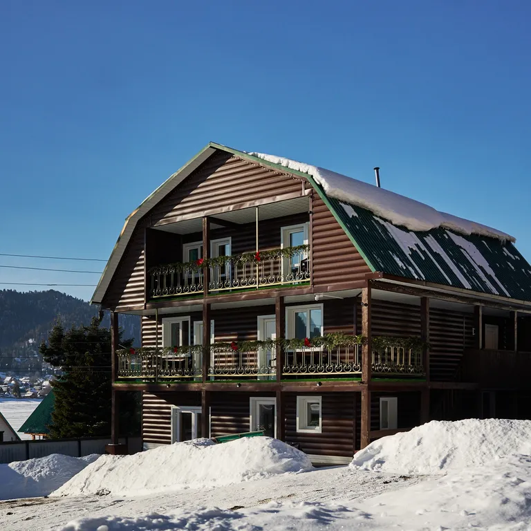 Номер с видом на телецкое озеро и р. Бия