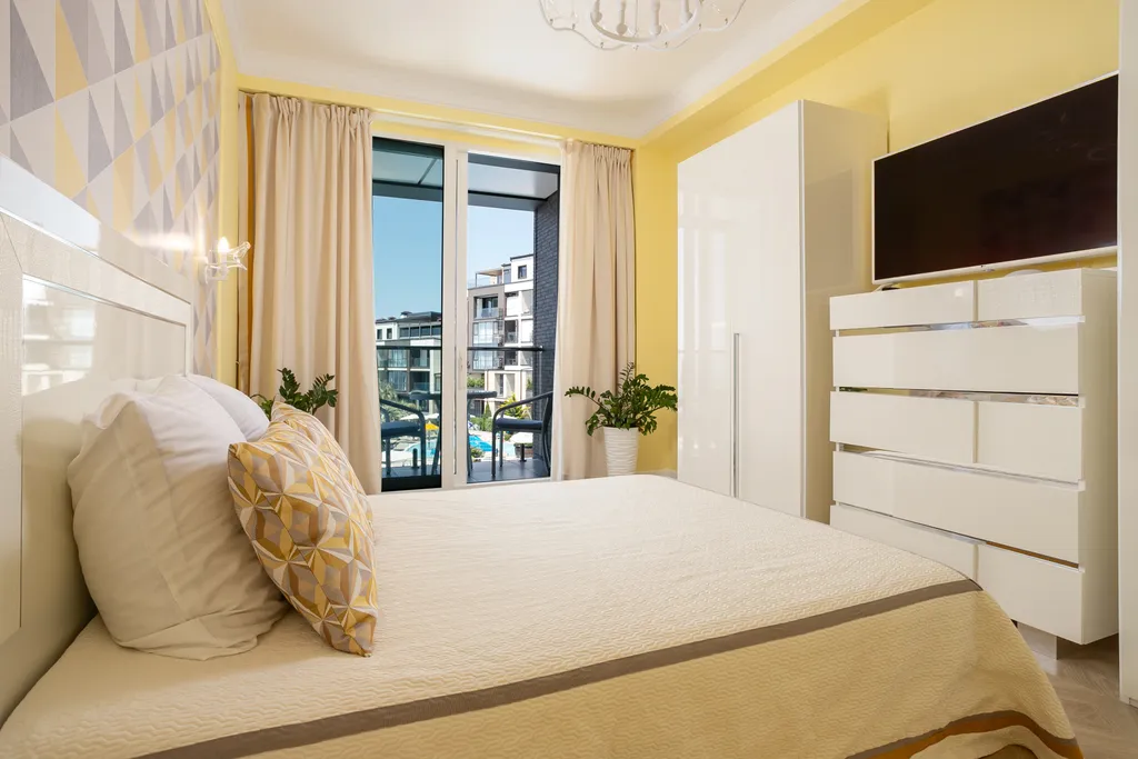 Квартира в вип корпусе, с видом на бассейн и море в ЖК Лазурный берег 2