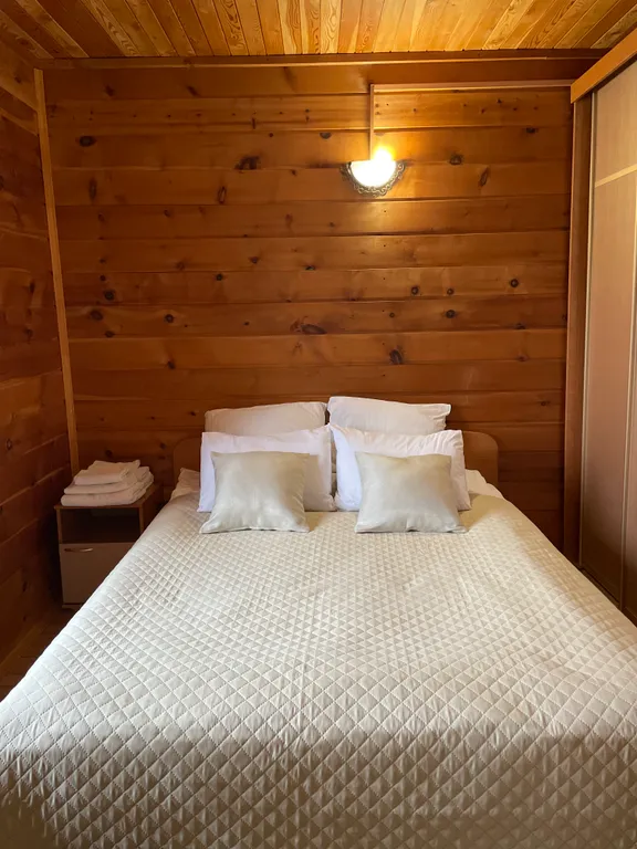 Уютный коттедж с камином