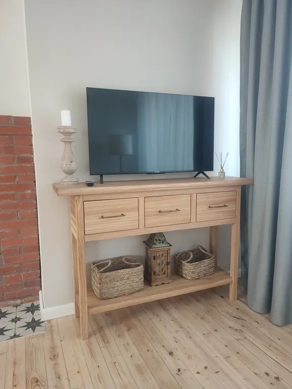 Дом с камином, красивой беседкой  большой территорией недалеко от моря