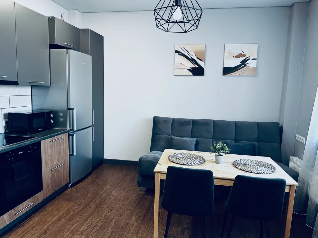 Двухкомнатная квартира в центре города, Российская, Набережная, Арбат