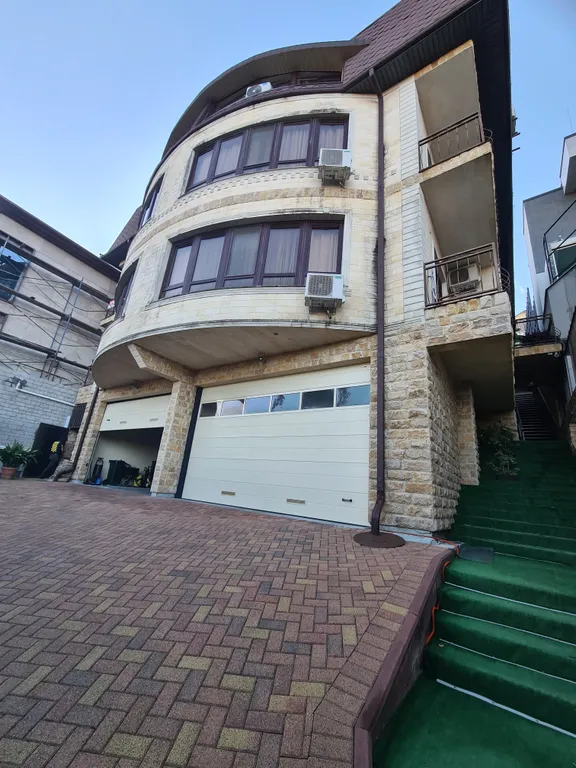 Квартира Уютные апартаменты в Сочи, недалеко от Зимнего театра и ждвокзала Сочи — Сочи