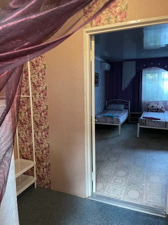 Однокомнатный коттедж со своей беседкой-кухней