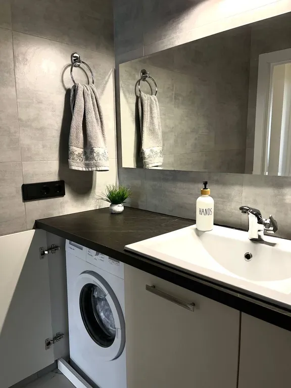 Евро-трехкомнатная квартира возле метро Грушевка