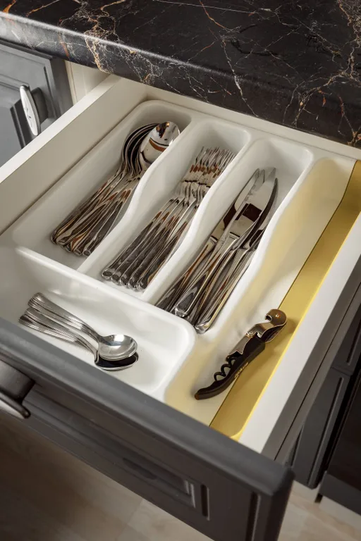 Новый уютный дом с отдельной территорией в центре города.