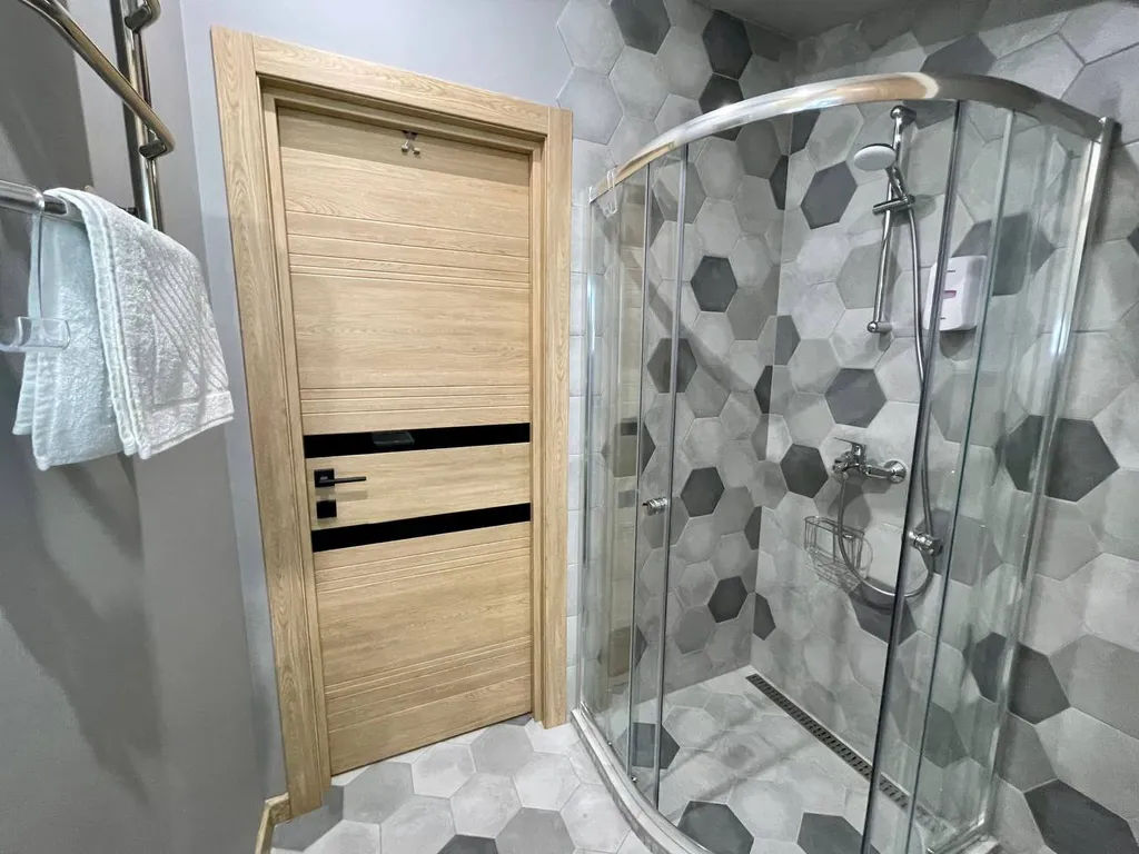 "В Гости!" на Запорожской 69  (1к студия №3 рядом с БЦ "Сити")