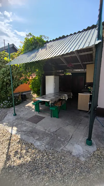 Целый дом, рядом море, центральный рынок и несколько парков