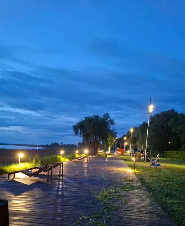 Дом с баней и панорамными окнами на первой линии