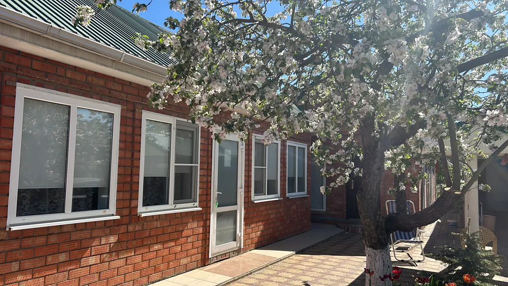 Коттедж Уютный домик со всеми удобствами для семейного отдыха — аренда посуточно в Должанская