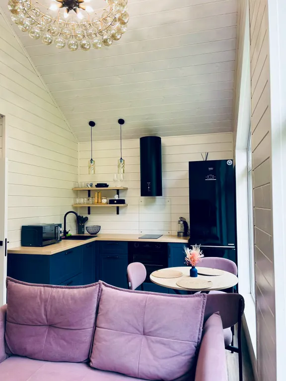 Дом в лесу у озера