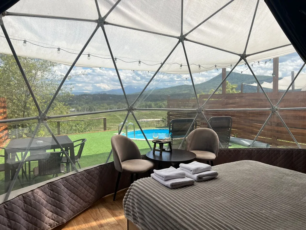 Сфера с подогреваемым бассейном