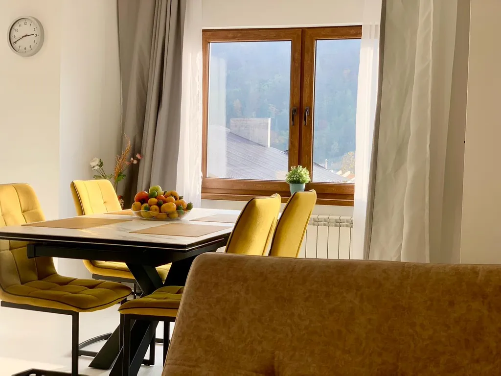 Дом с шикарным видом на горы, с теплым бассейном и баней на дровах