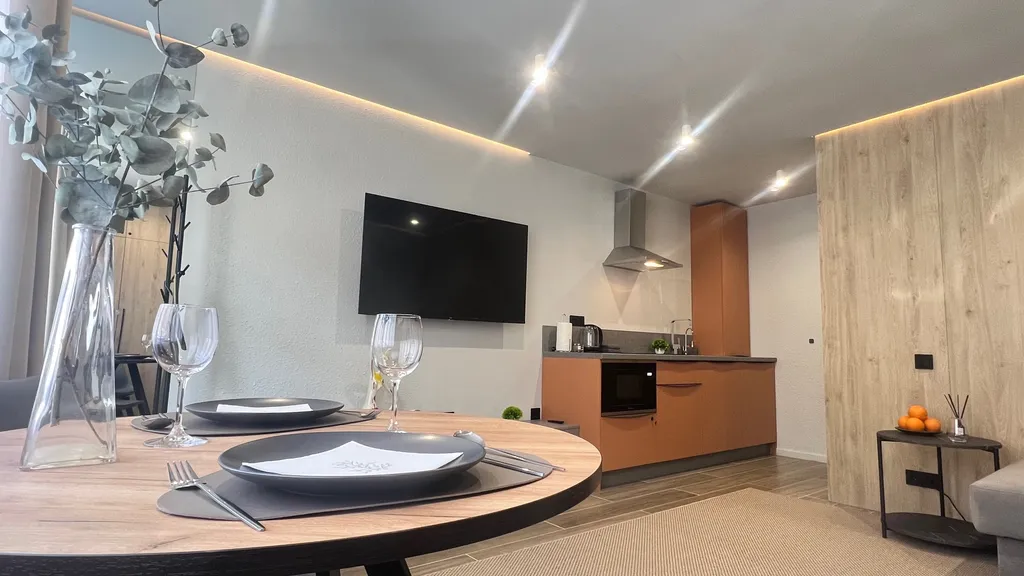 Апартаменты у Часовой башни оранжевые