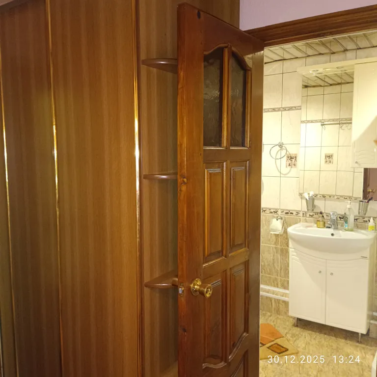 Уютная 2-комнатная, в спальном районе города, всё в шаговой доступности