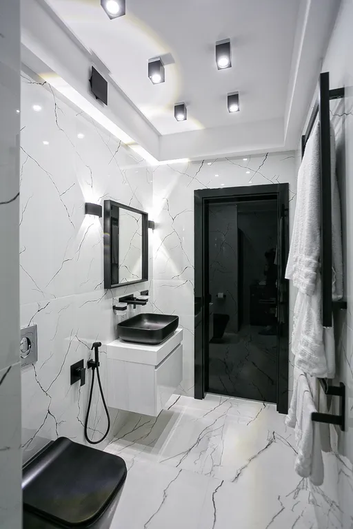 Стильная квартира "Черное&Белое" с видом на море