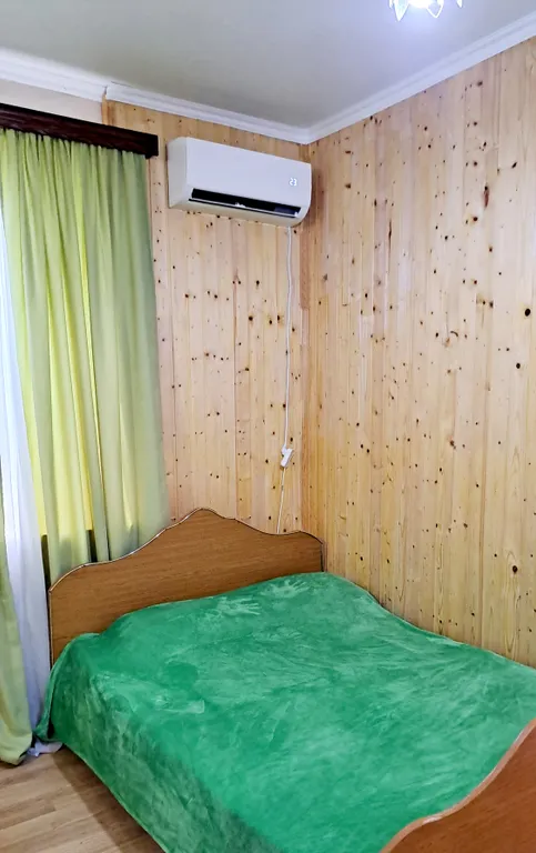 Уютная комната с двориком в частном доме