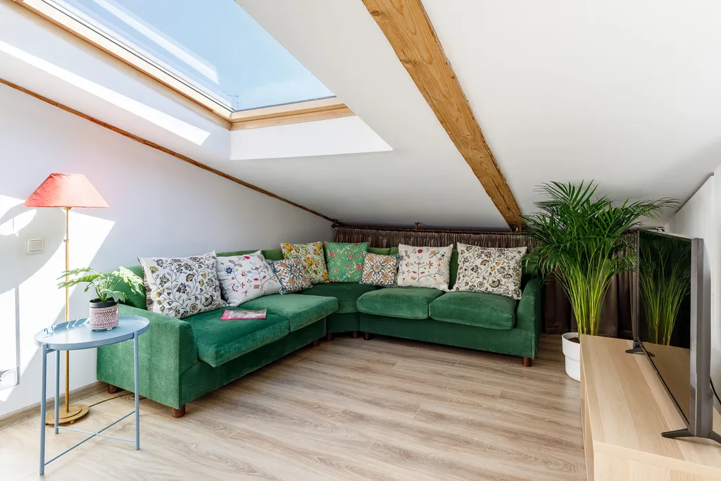 Мансарда, 2 этажа, 4 балкона