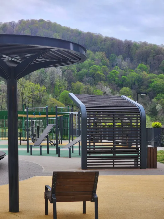 Просторная студия для четырёх человек