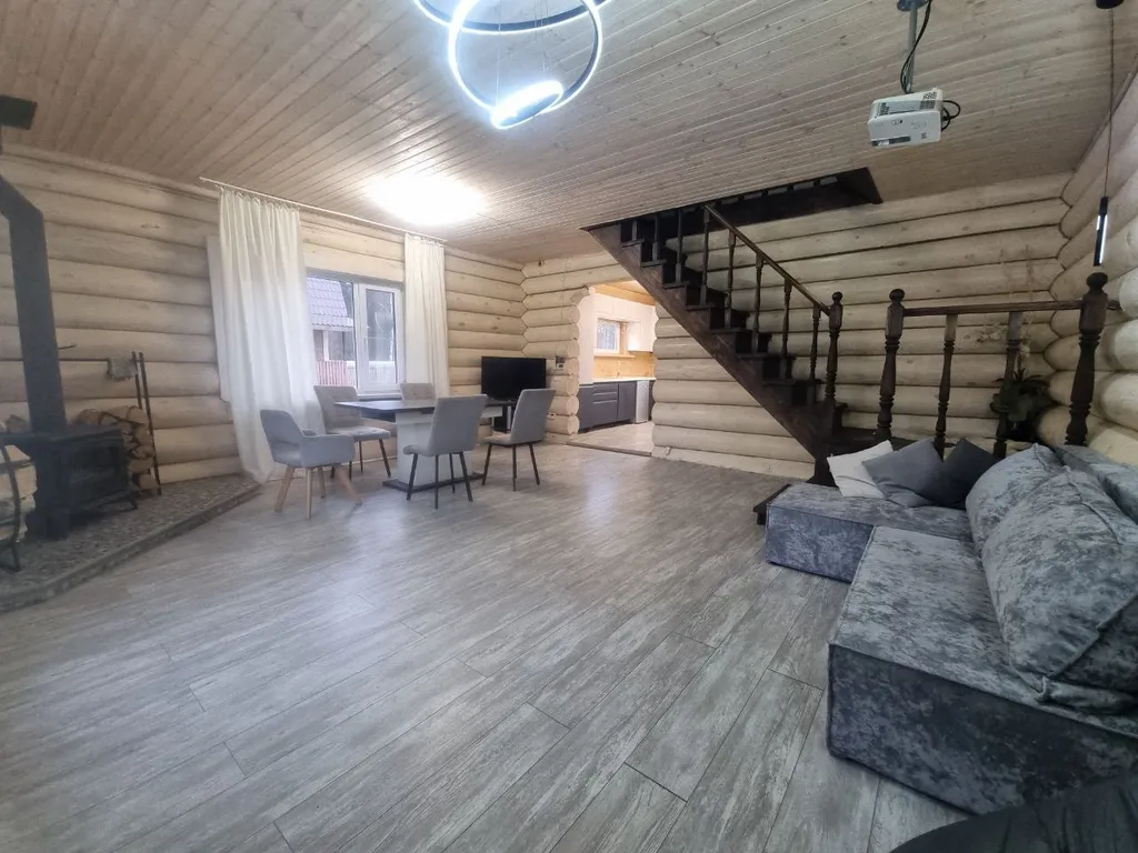 Дом с прудом