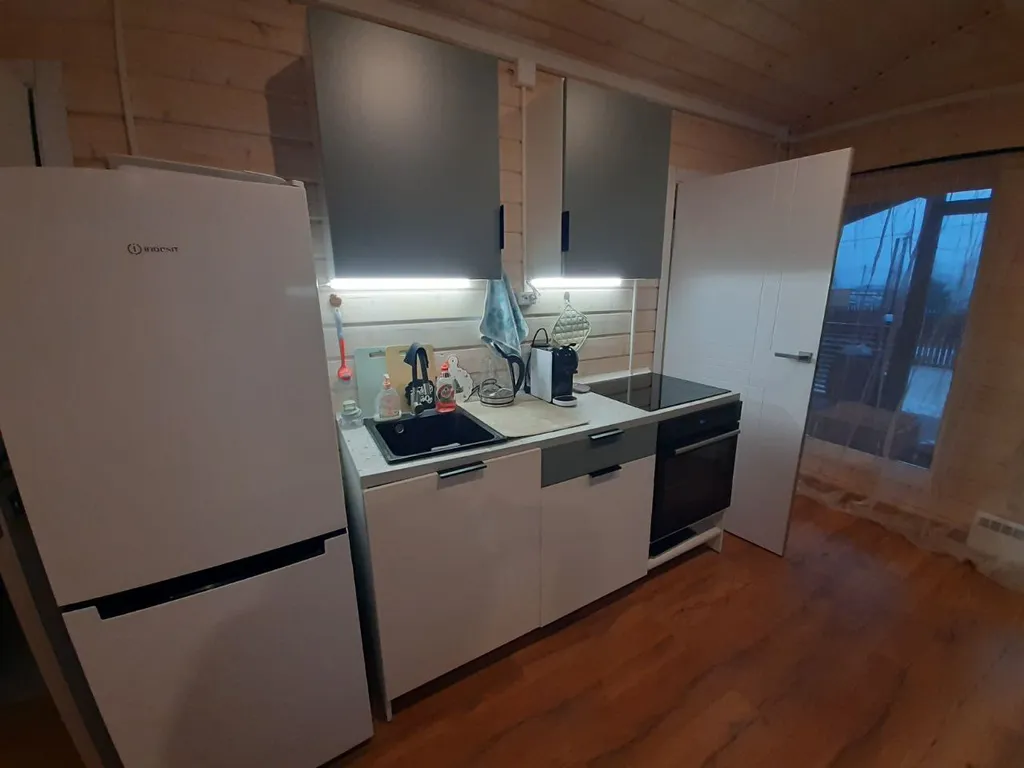 Дом в  соснах.