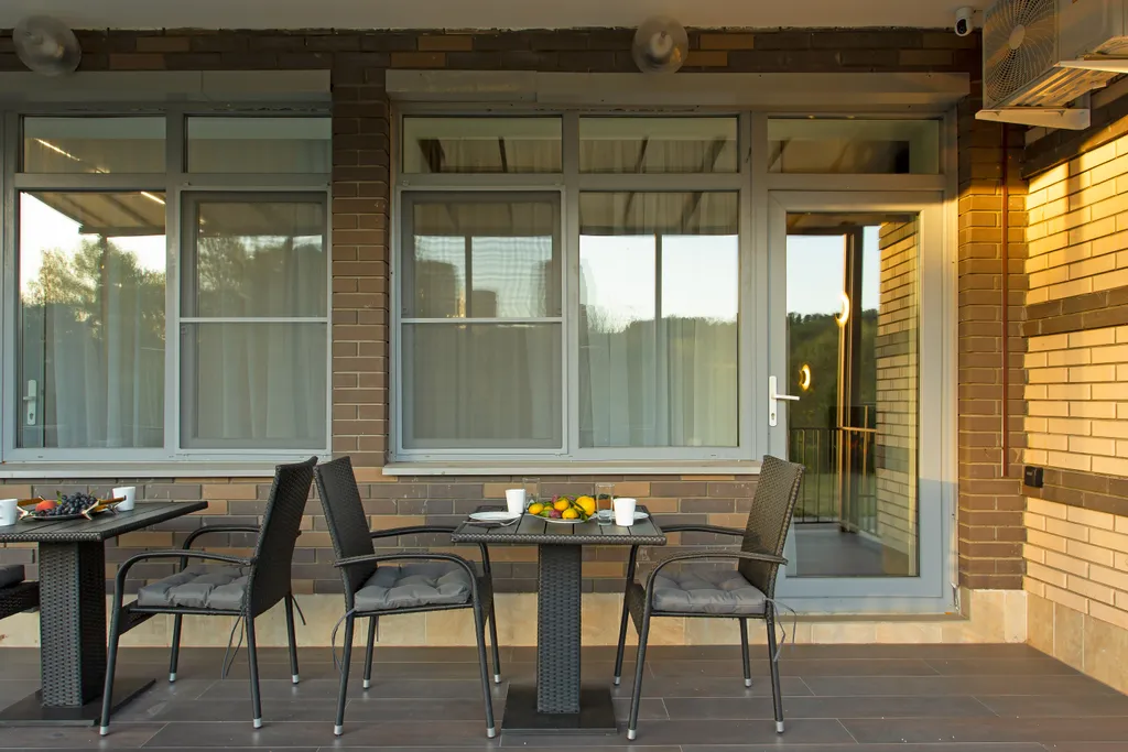 Уютная студия на берегу реки со своей террасой и живописным видом