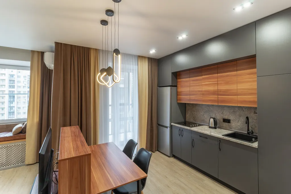 Дизайнерская студия с джакузи и камином