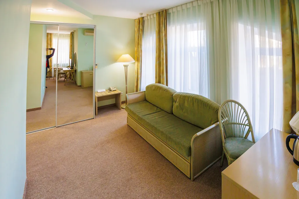 Джуниор Сюит