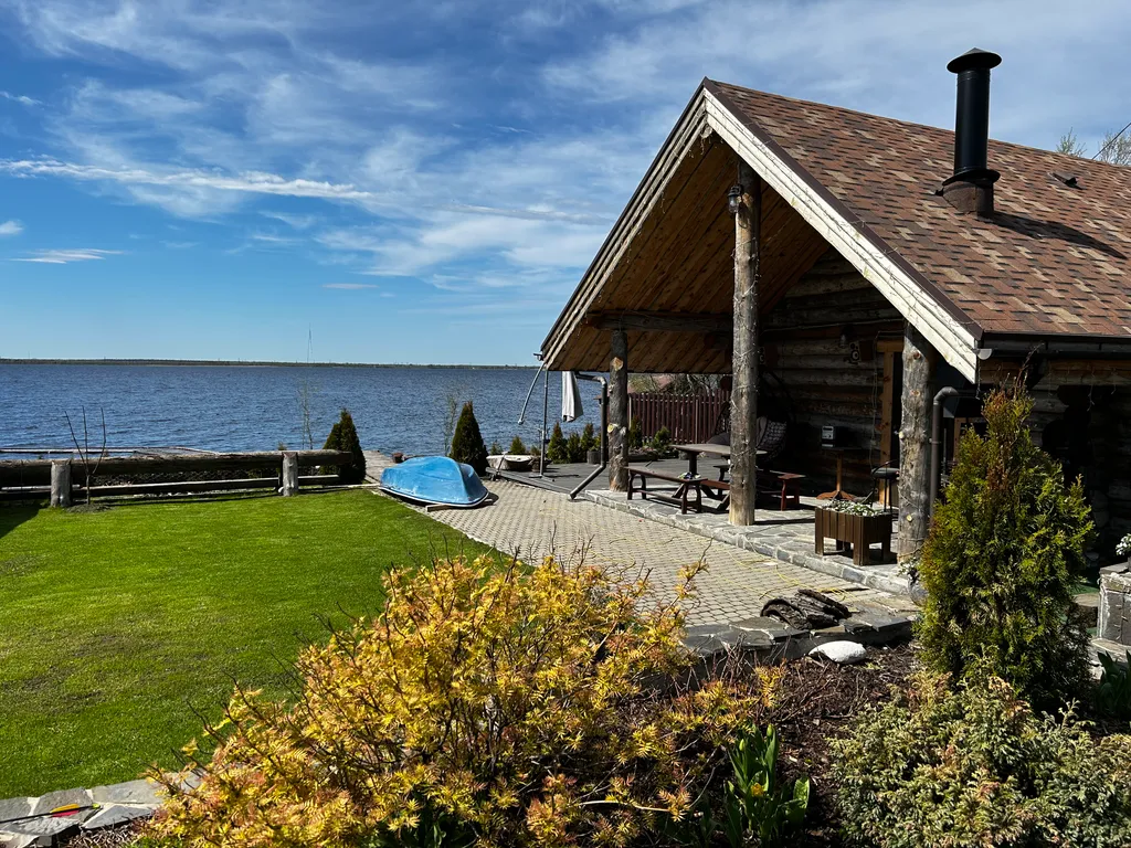 Дом на берегу озера рядом с Петрозаводском