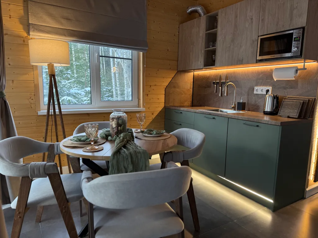 Дом в лесу с видовой терассой и чаном