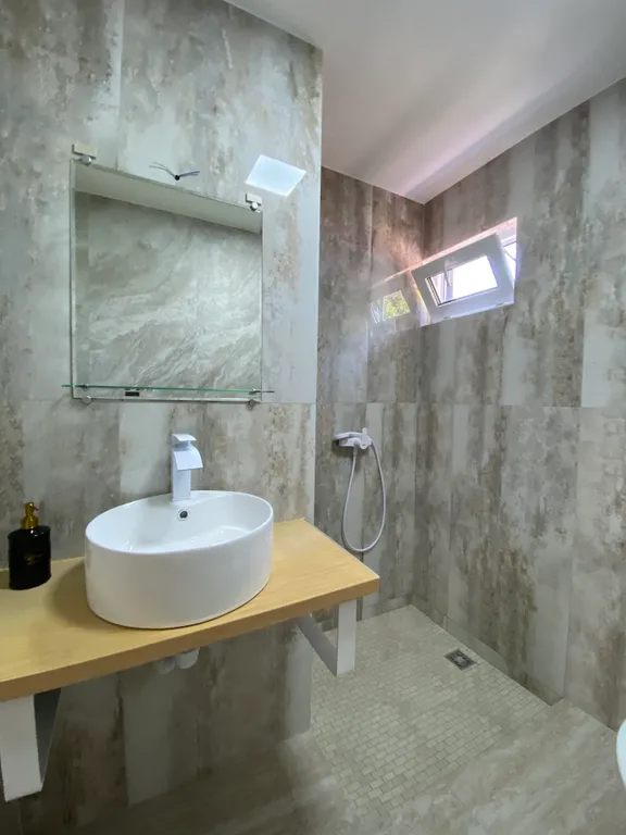 Уютная часть дома с бассейном