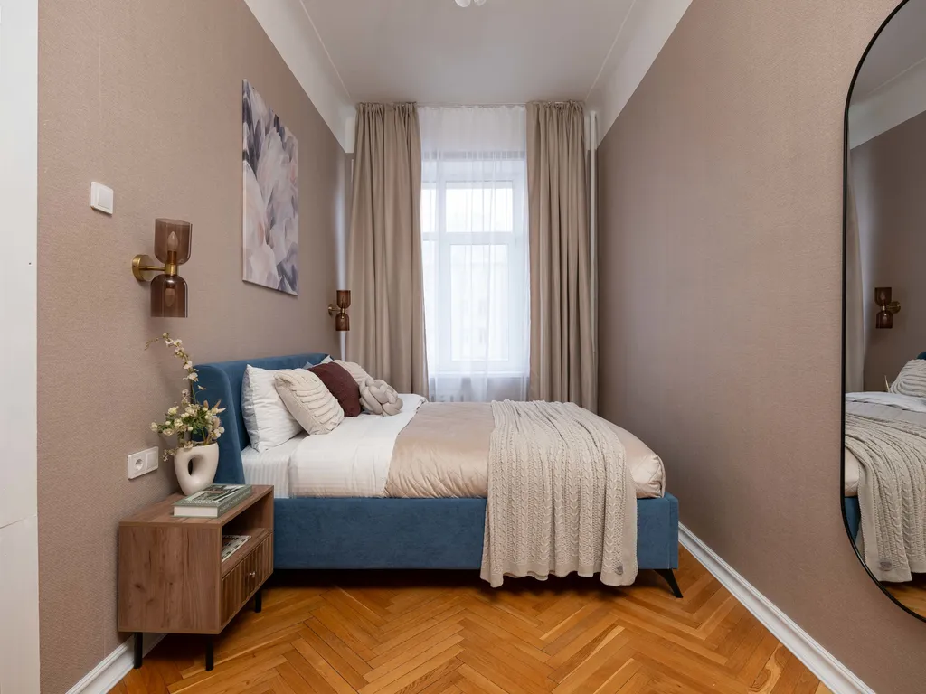 Просторная квартира с тремя спальными и балконом с видом