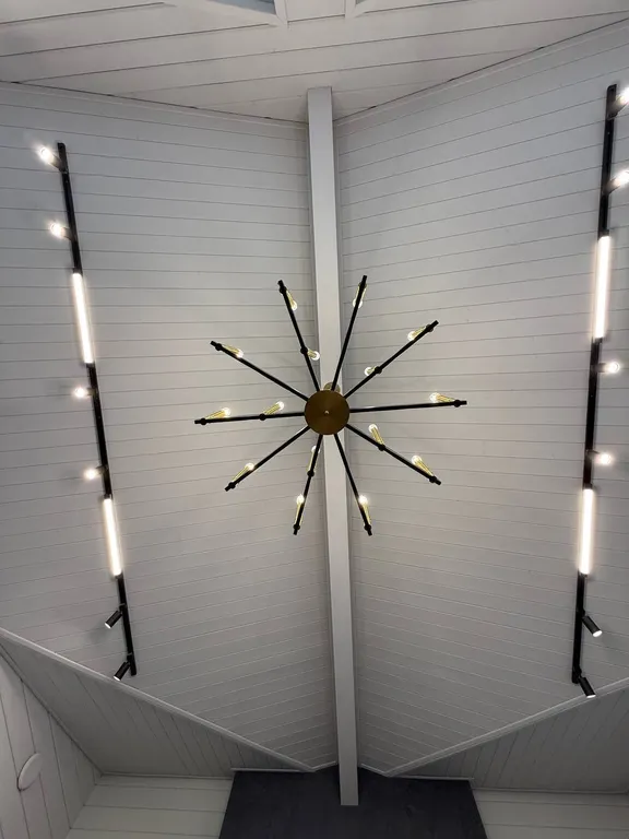 Загородный дом с большой террасой, кострищем и финской сауной