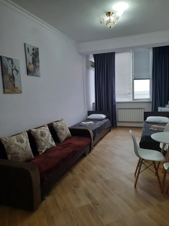 Уютная комната с видом на море