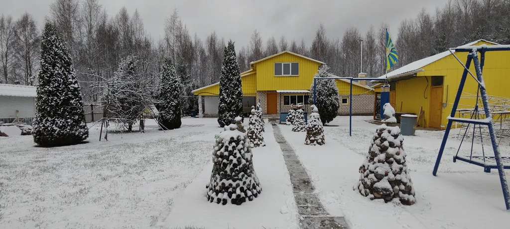 Уединенная дача с прудом и баней у Псковского озера