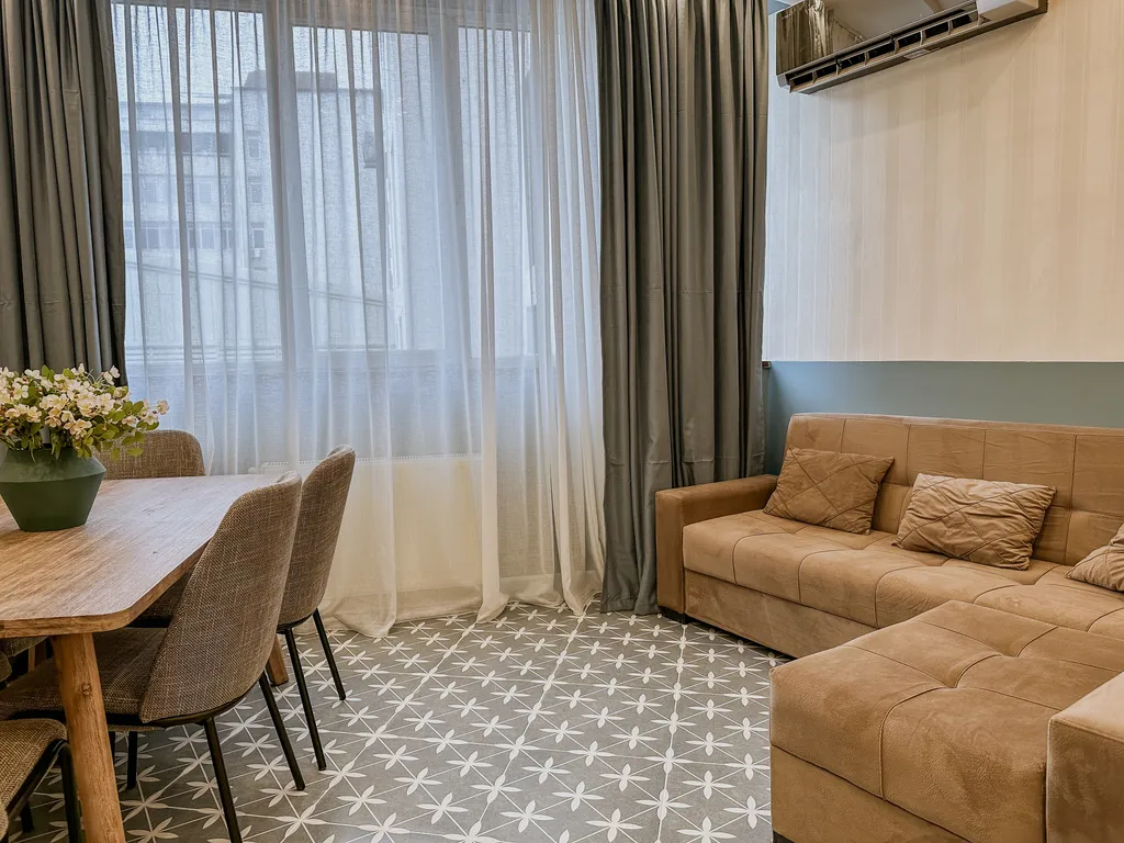 Лафамилия Тбилиси на площади Свободы