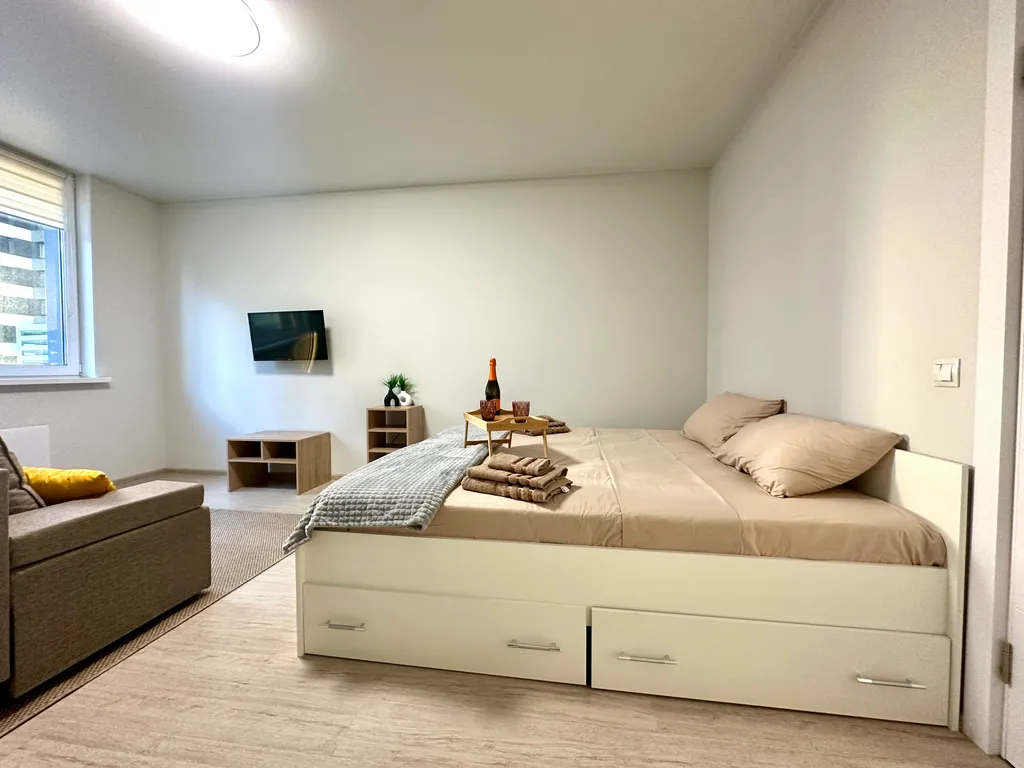 Студия с кроватью и дизайнерким ремонтом