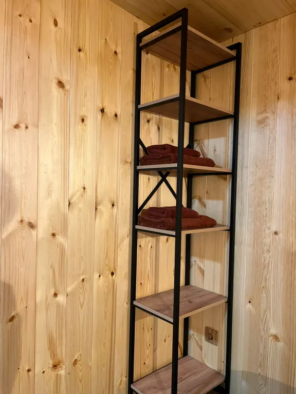 Домик в лесу с панорамным окном